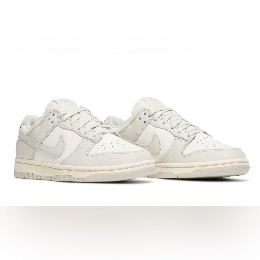 Nike Dunk Low-Top Sneakers “Light Bone”